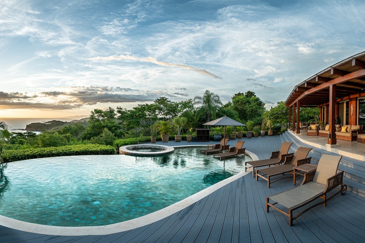 Full Staff and 2 Boats – Casa Caiman gallery image 2