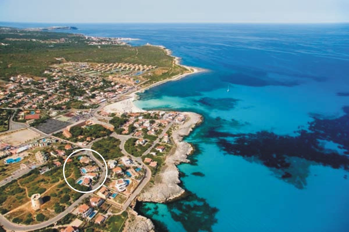 Acogedora villa con vistas en Punta Prima, Menorca gallery image 2