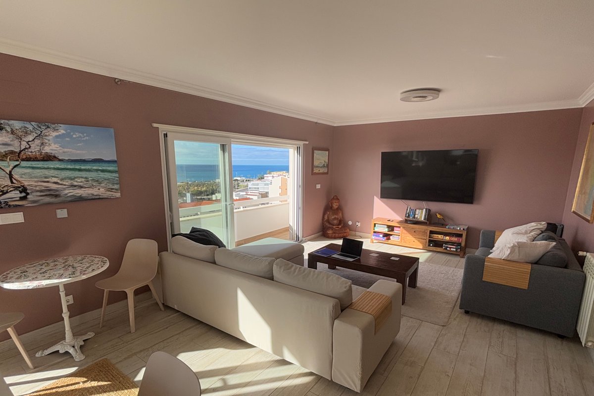 Oceanfront penthouse – on the Lisbon-Cascais Line