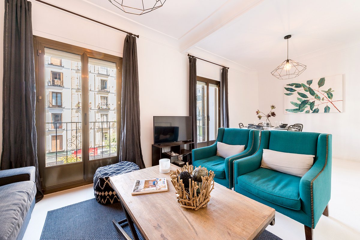 Bright apartment next to Puerta de Alcalá. Chueca