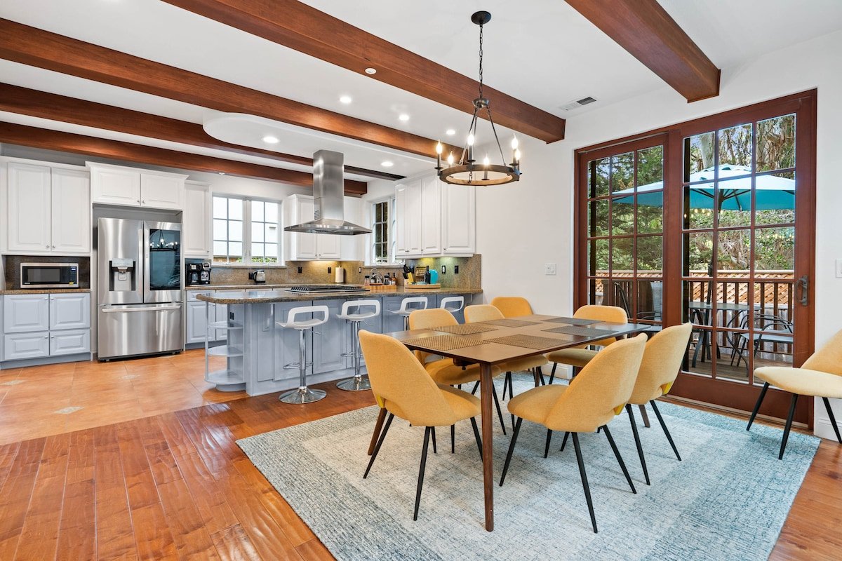 Luxury 5 Star Beach Villa:New Hot Tub, Sleeps 10 gallery image 4