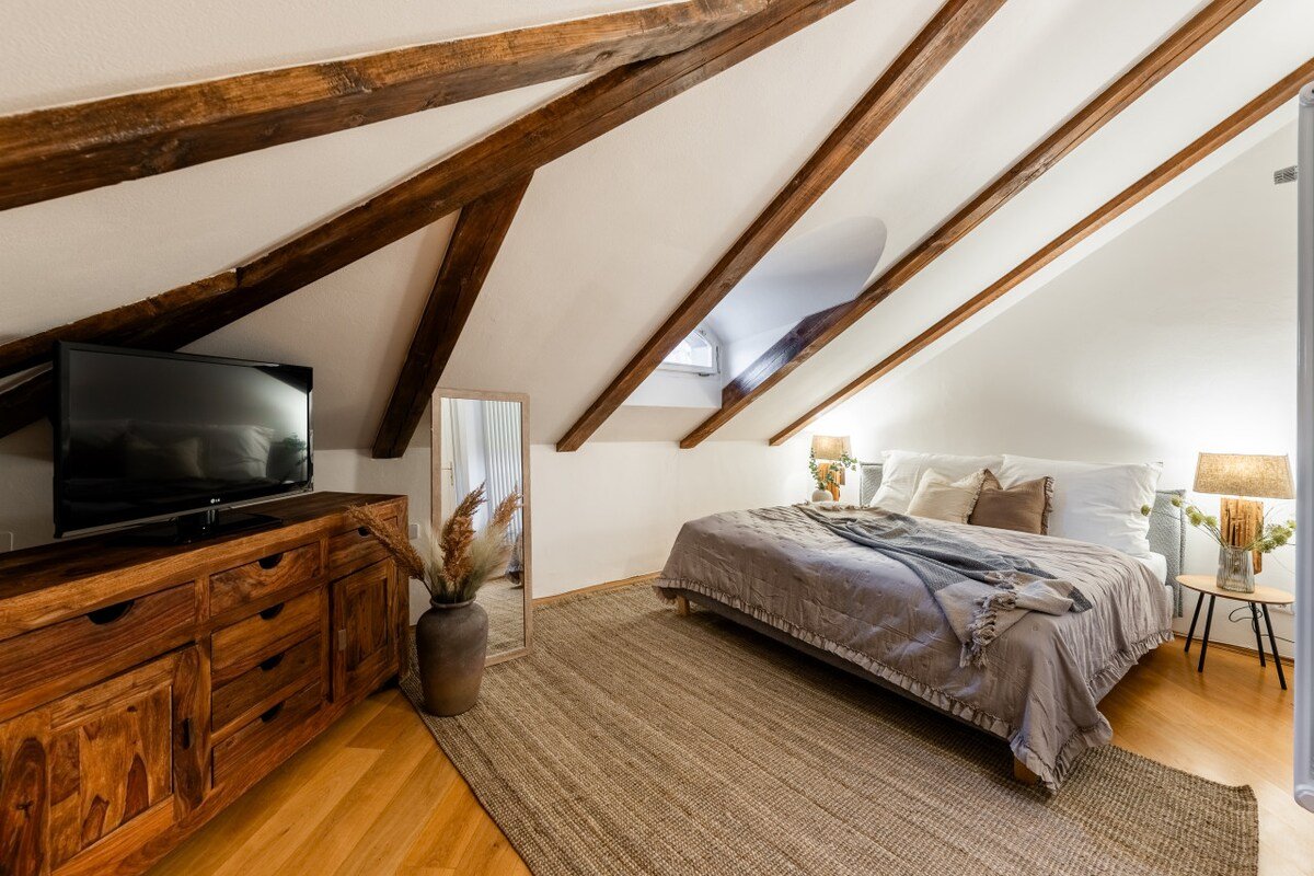 Old Town 3BDR Retreat Steps from Charles Bridge gallery image 5