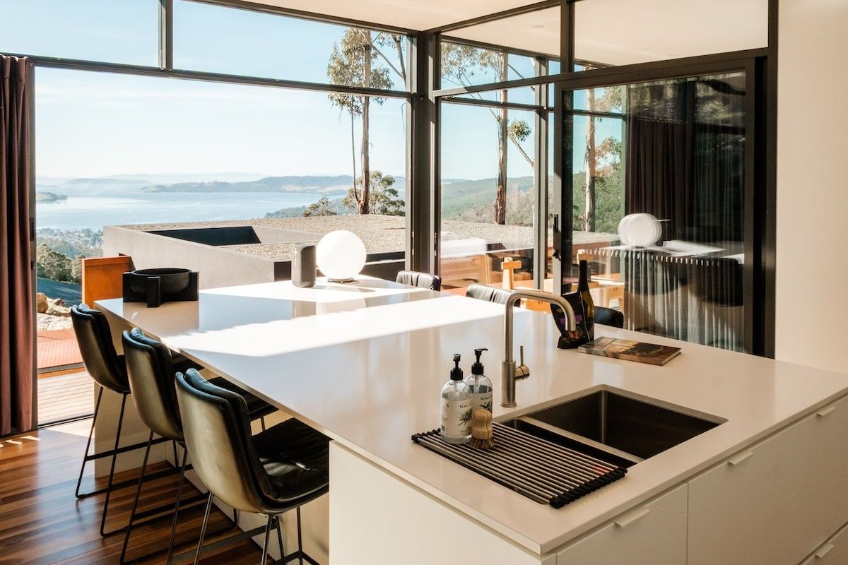 Mountain Top Snug, House Itas gallery image 5