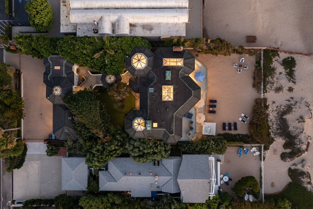 Malibu Dunes by Fieldtrip | Private Beach Backyard gallery image 4