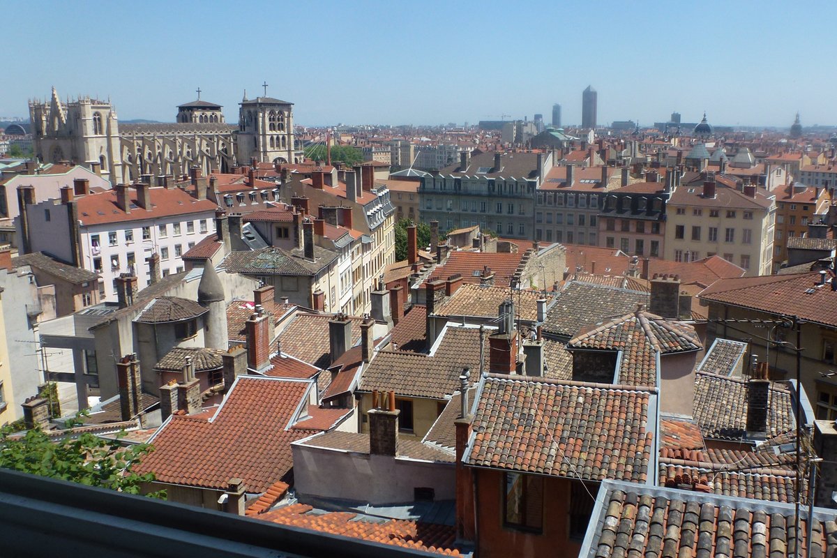 Old Lyon 180° view,1250 sq+garden