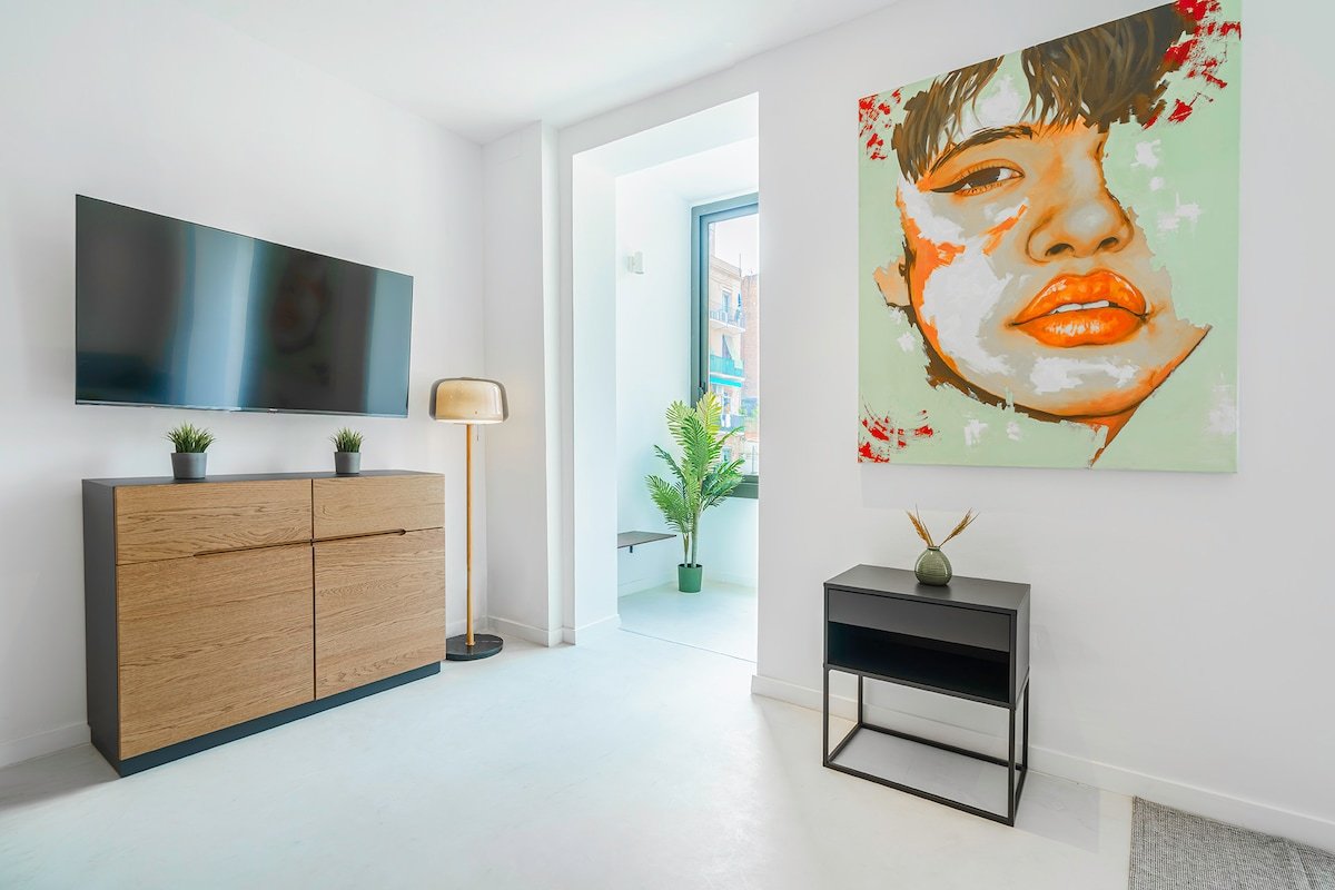 Brand New Superb 3Br Luminous Apt. in the Center gallery image 4