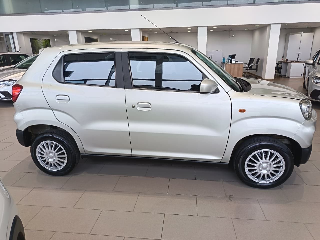 SUZUKI S-PRESSO 1.0 GL for Sale in South Africa