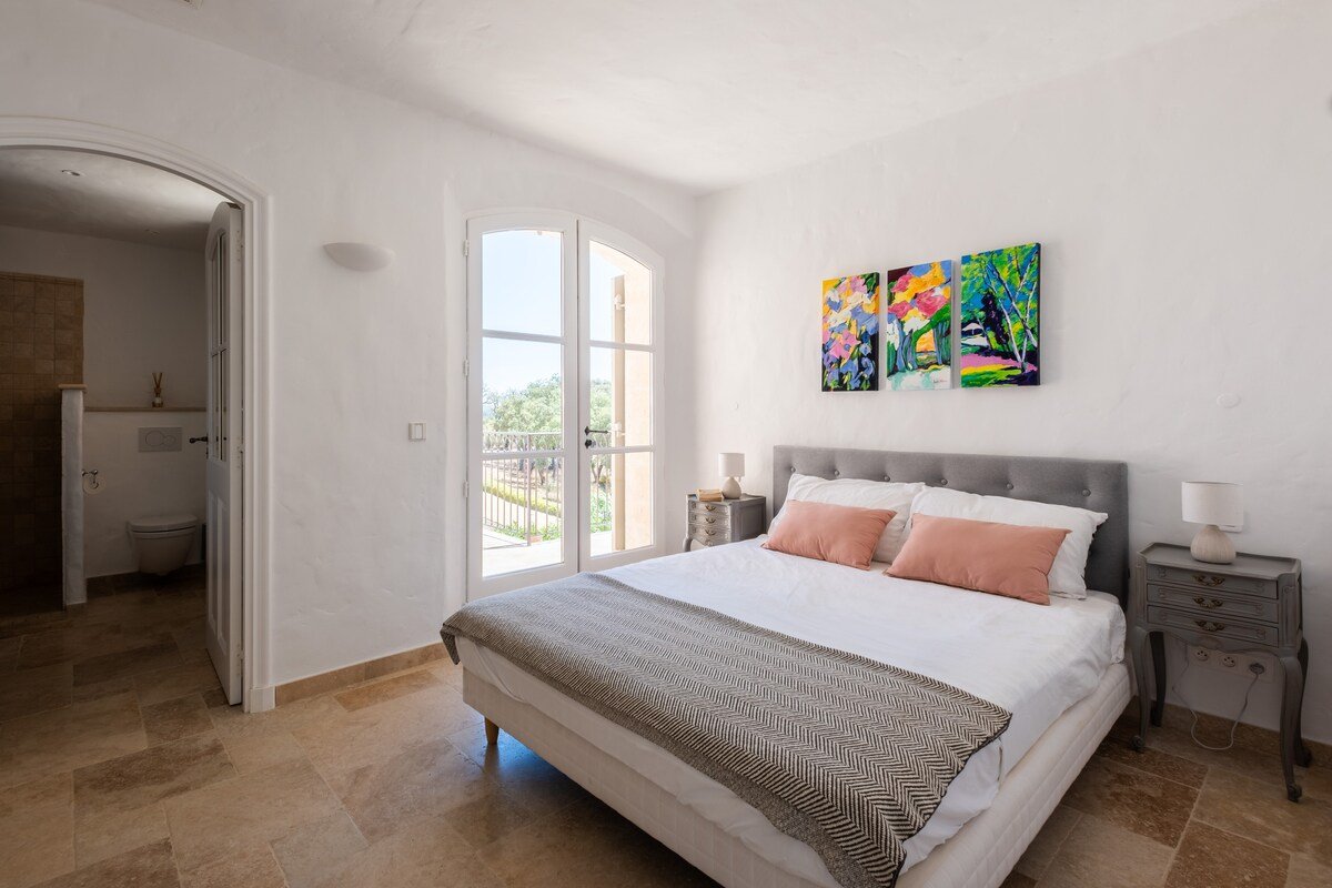 Luxurious converted farmhouse gallery image 2