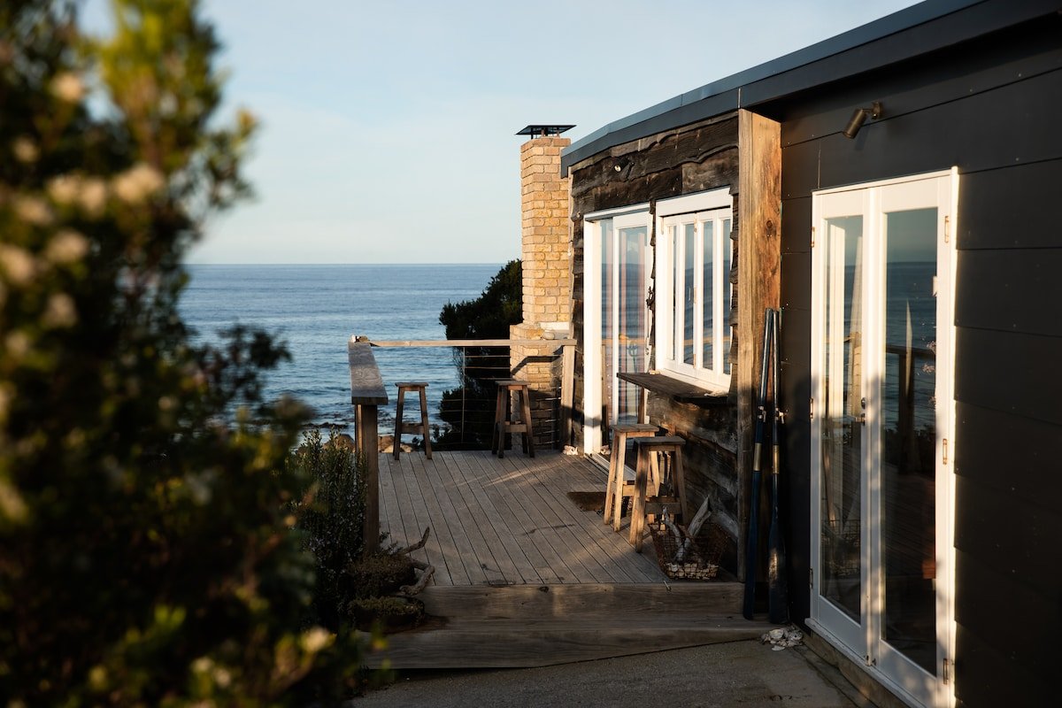 Whale Song ~ Oceanfront Escape gallery image 3