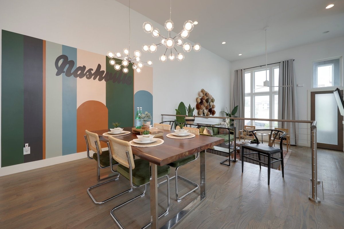 Stunning West End Home – Walkable Area gallery image 3