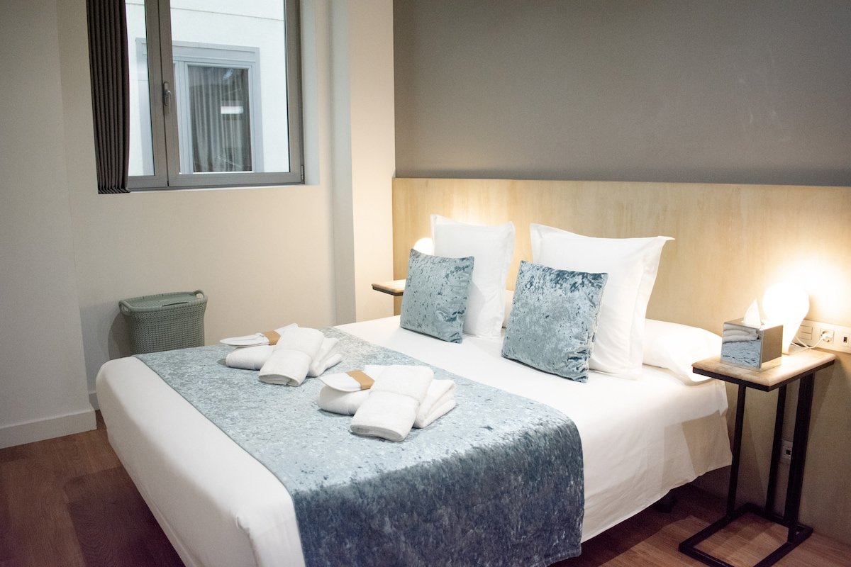 Amazing Sagrada Familia view – 2-bedroom apartment gallery image 3