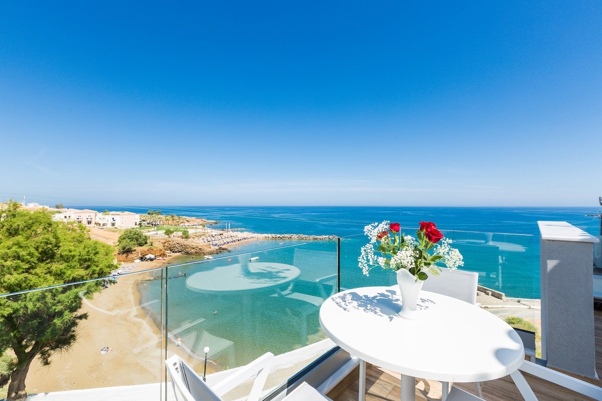 Premium Beachfront Villa, 40m from the beach! gallery image 3