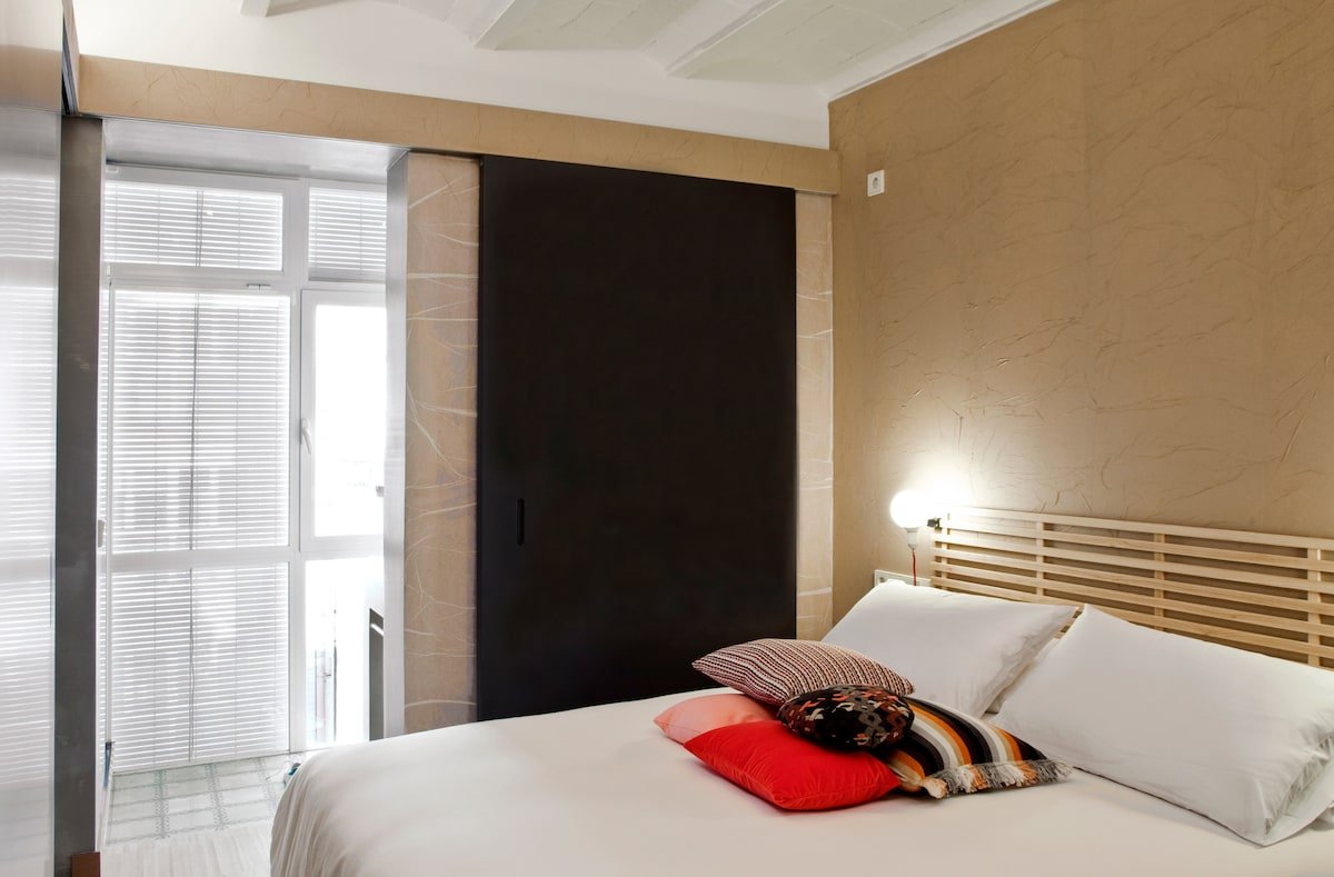 Playful 2 Bed Penthouse in Eixample gallery image 4