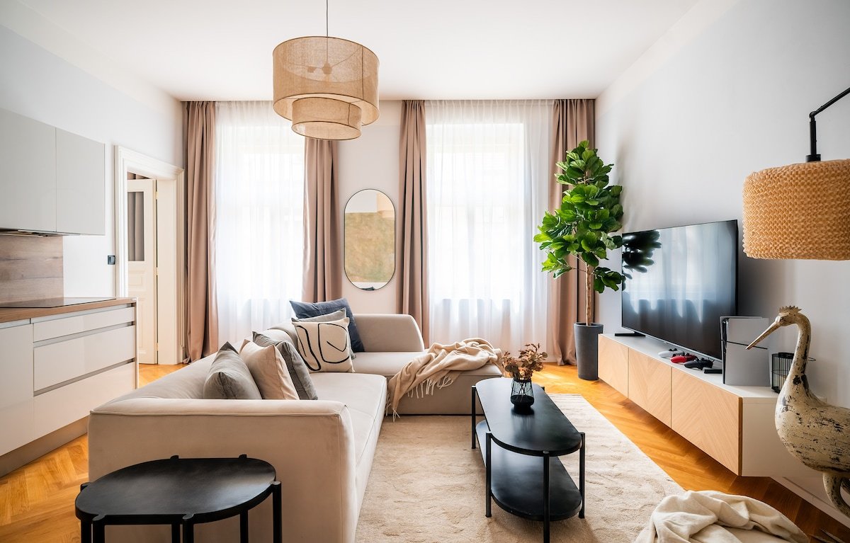 3BR+2.5Bath Heaven of Harmony #2 Theater V!EW gallery image 2