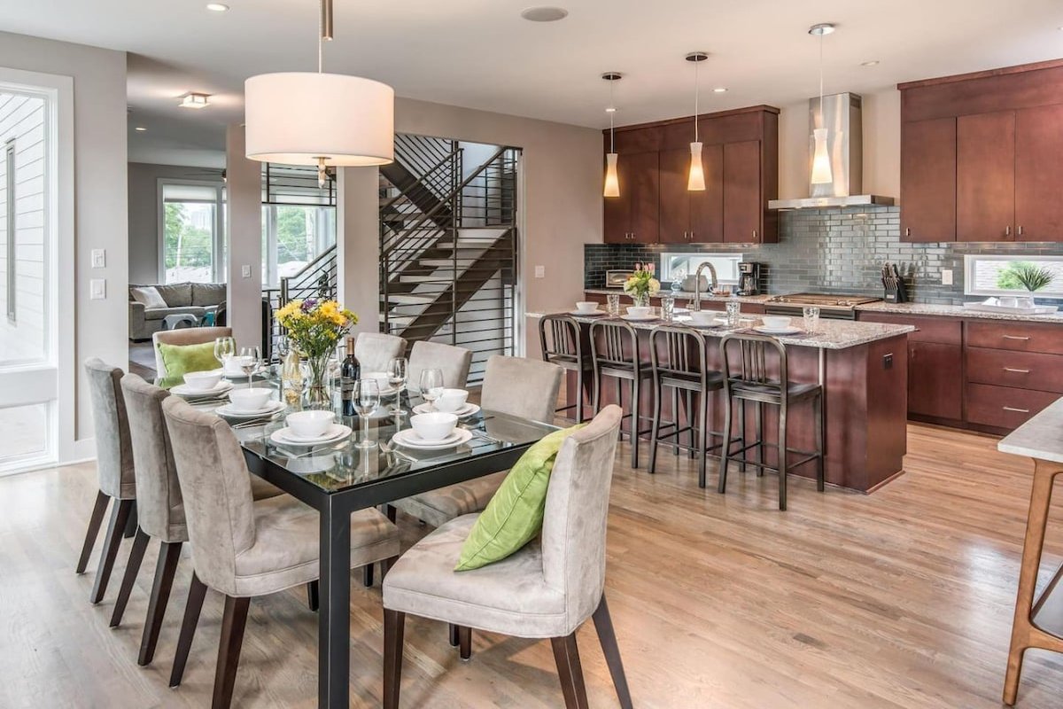 2 Rooftop Homes • Walk to Gulch & Broadway! gallery image 2