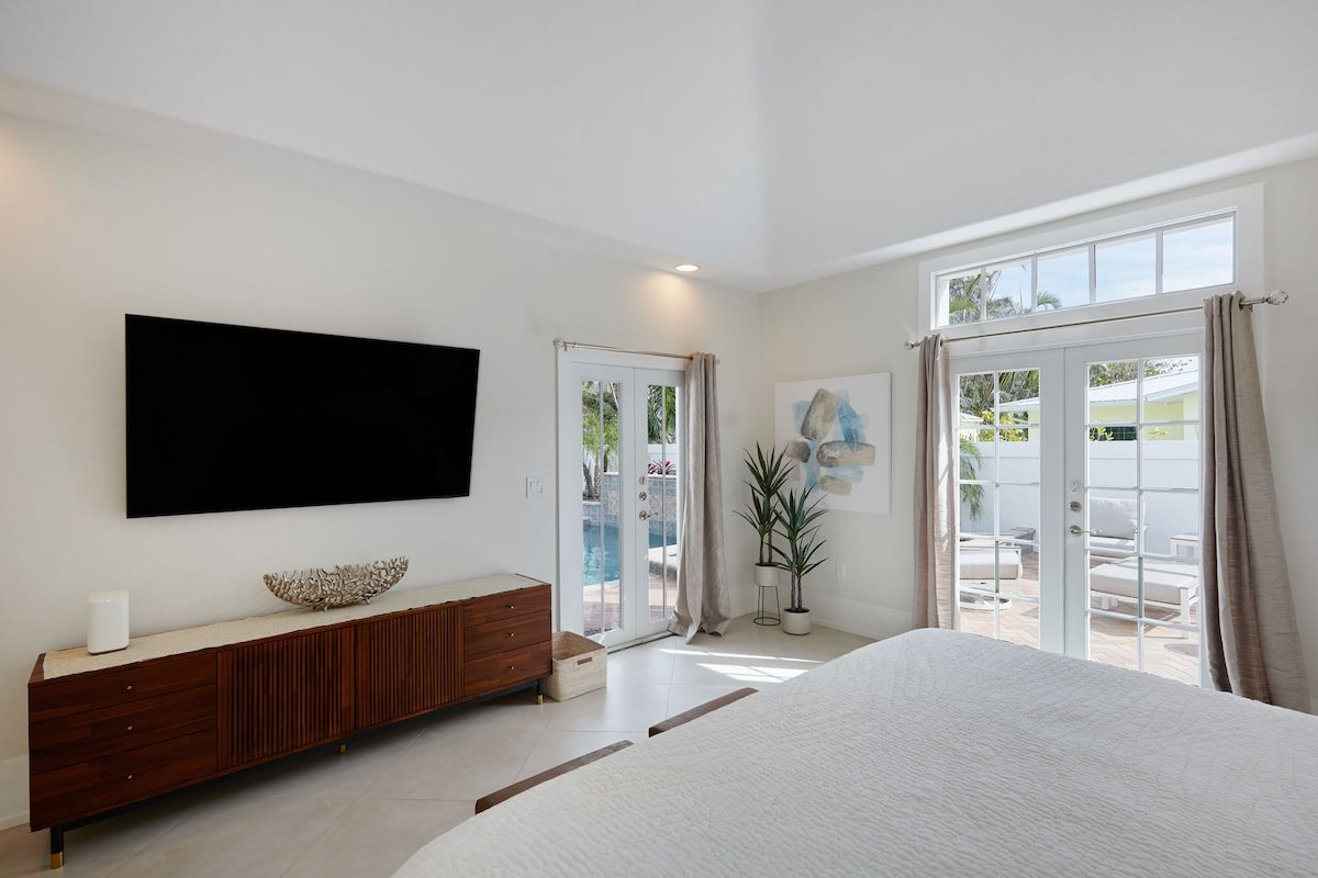 Casa Captiva – 5 BR Villa, Steps to Beach gallery image 3