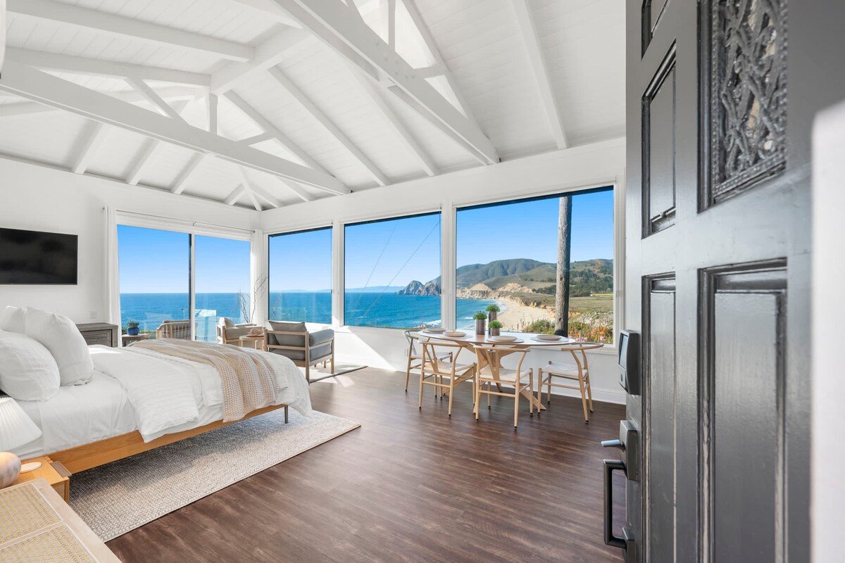 Distinguished Oceanfront Point Estate with Iconic gallery image 2