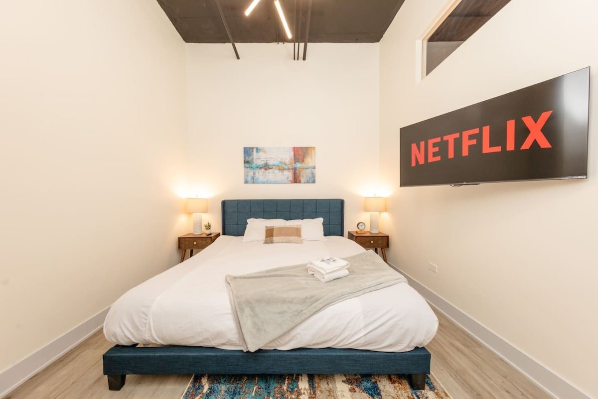 South Loop 5BR Luxury Suite for 12 Near McCormick gallery image 5