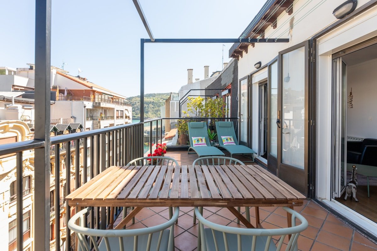 Radiant Sea-View Penthouse. Experience in Old Town gallery image 3