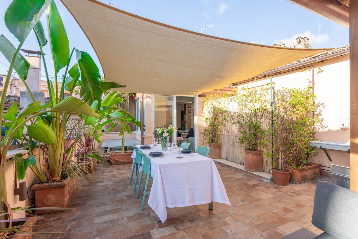 Trevi Fountain Luxury Penthouse with Terrace gallery image 5