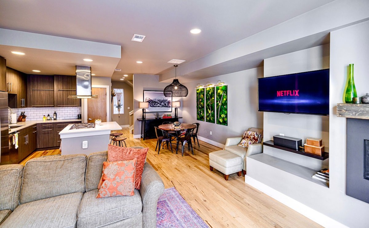 Heart of LoHi | Private Rooftop | Hot Tub gallery image 3