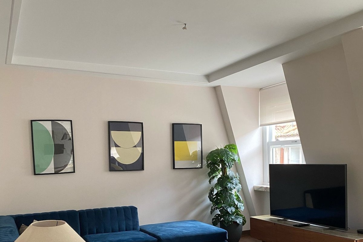 City Center Apt with Elevator Your Office inLisbon gallery image 3