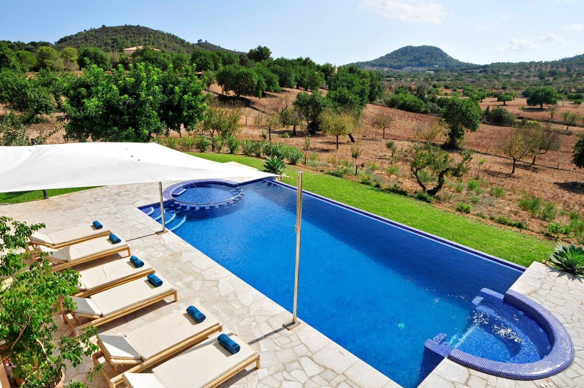 Peaceful retreat villa, infinity pool & jacuzzi gallery image 3