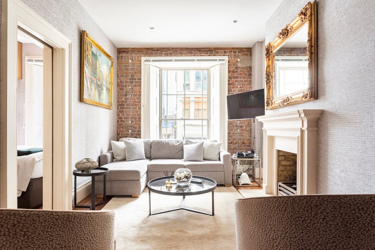 Character-filled Mayfair Residence -Hanover Square gallery image 2