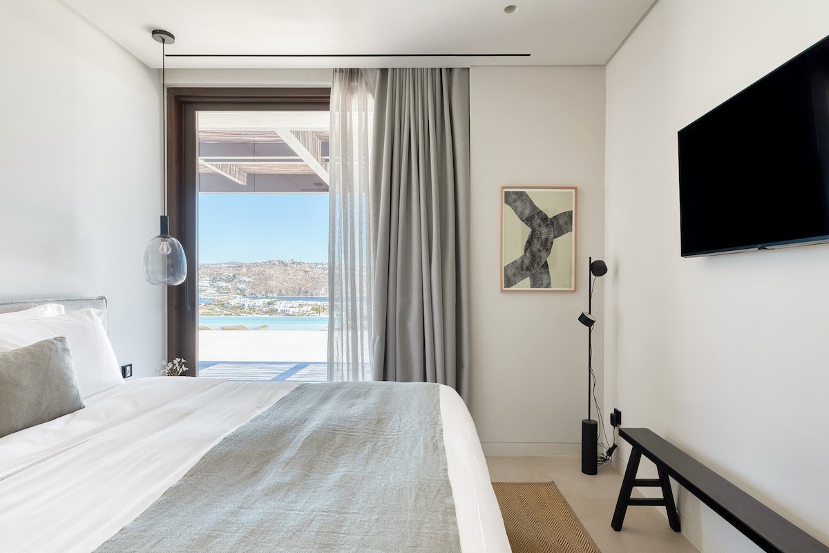 “Avalon Below” by Aqualiving Villas gallery image 4