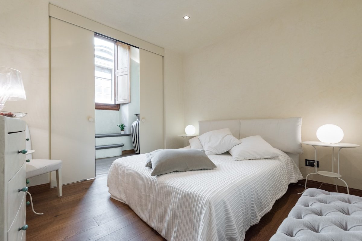 Mozart regal residence w/ lift at Piazza del Duomo gallery image 5