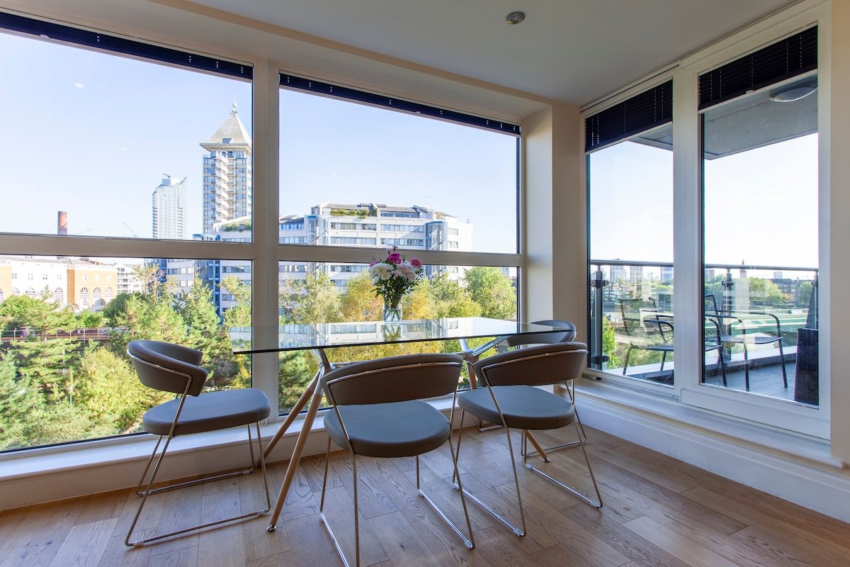 Luxury apartment by River Thames & Chelsea Harbour gallery image 5