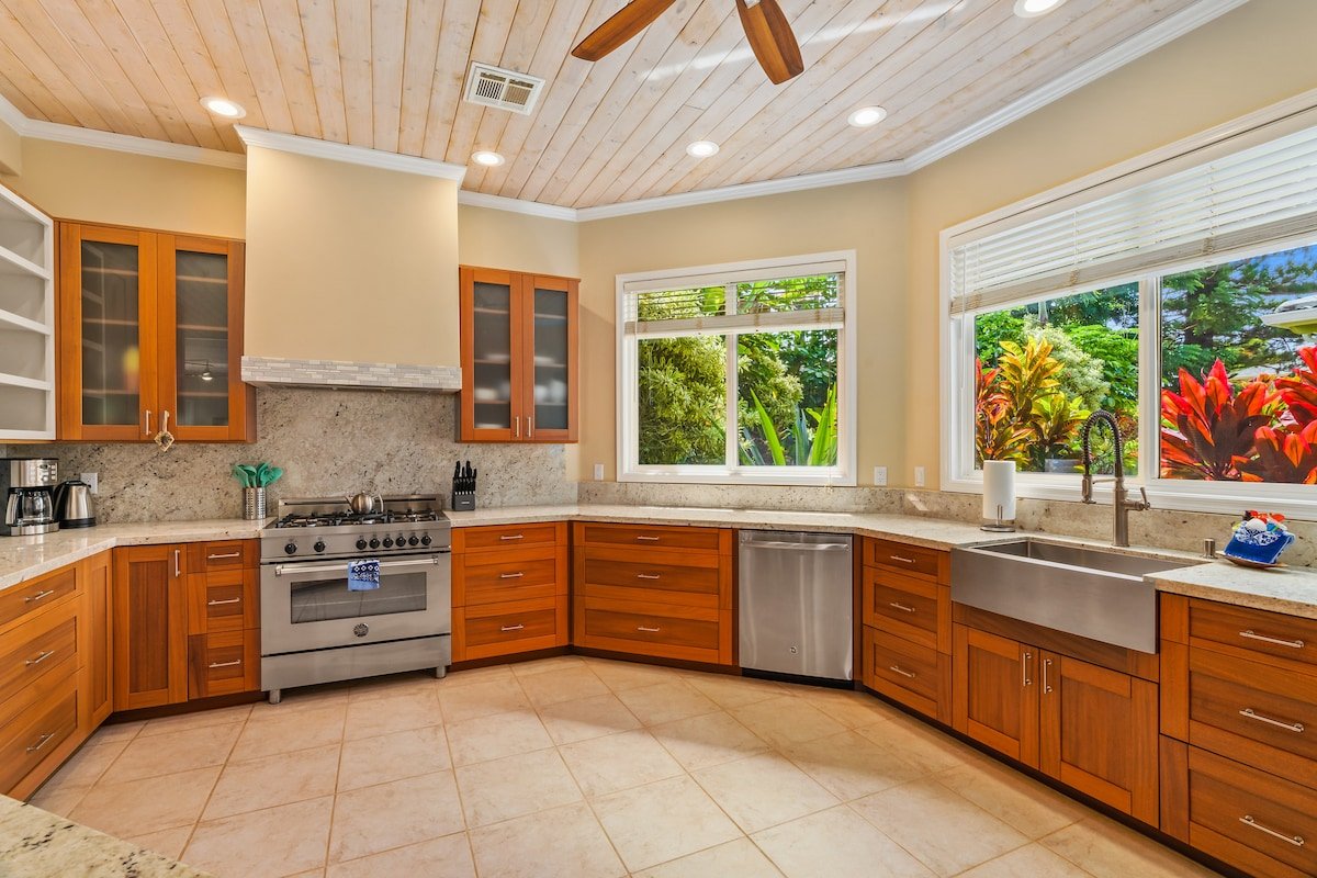 Amazing Ocean View 4 bedroom/4.5 baths with AC gallery image 5