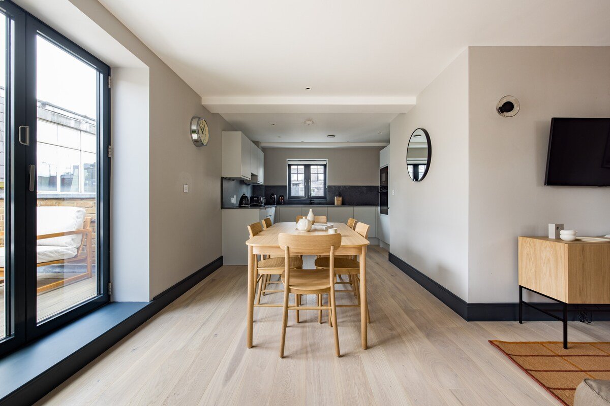 Covent Garden 3BR Terraced Duplex gallery image 3