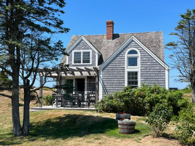 Ocean-View Cottage at Spar Point Farm Block Island