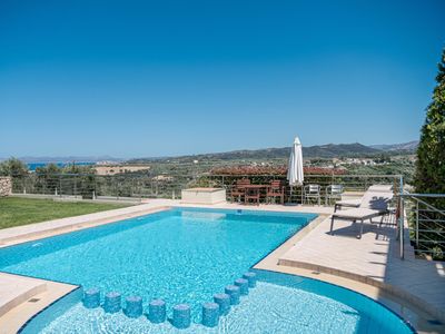 Villa with stunning views and Heated infinity pool