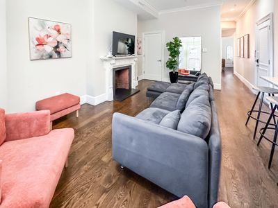 (5G1) 2 Bedroom, BackBay, Newbury Street, Location