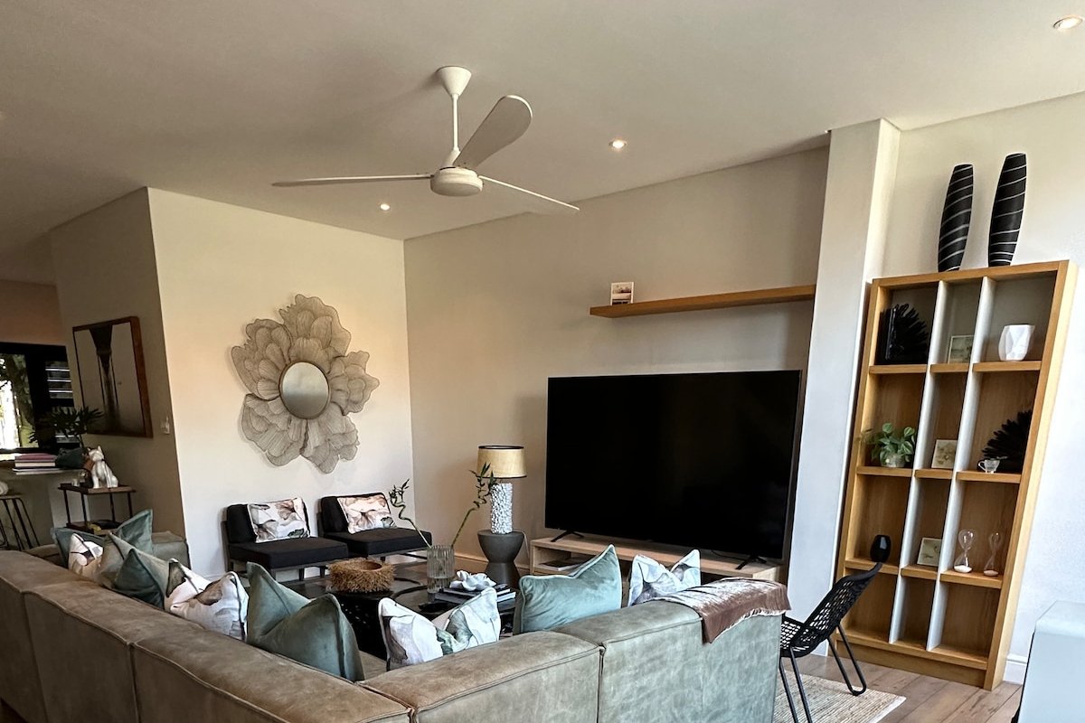 3 Anchor Bay Luxury Home gallery image 4