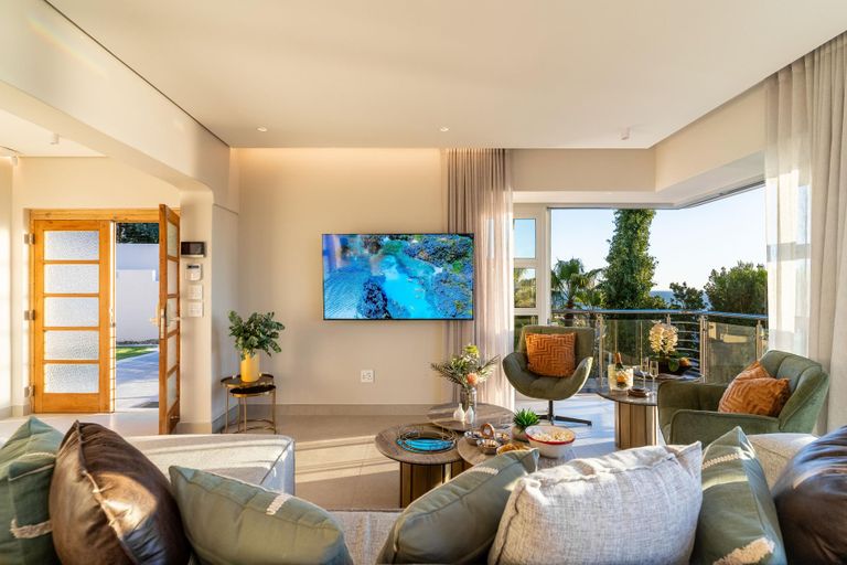 Lisburn Uno on Clifton - Lux Apt with ocean views
