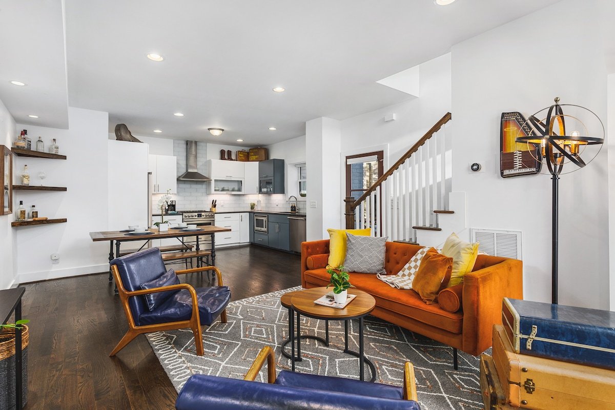 TWO Adjacent Homes in 12 South, Belmont -Sleeps 20 gallery image 2