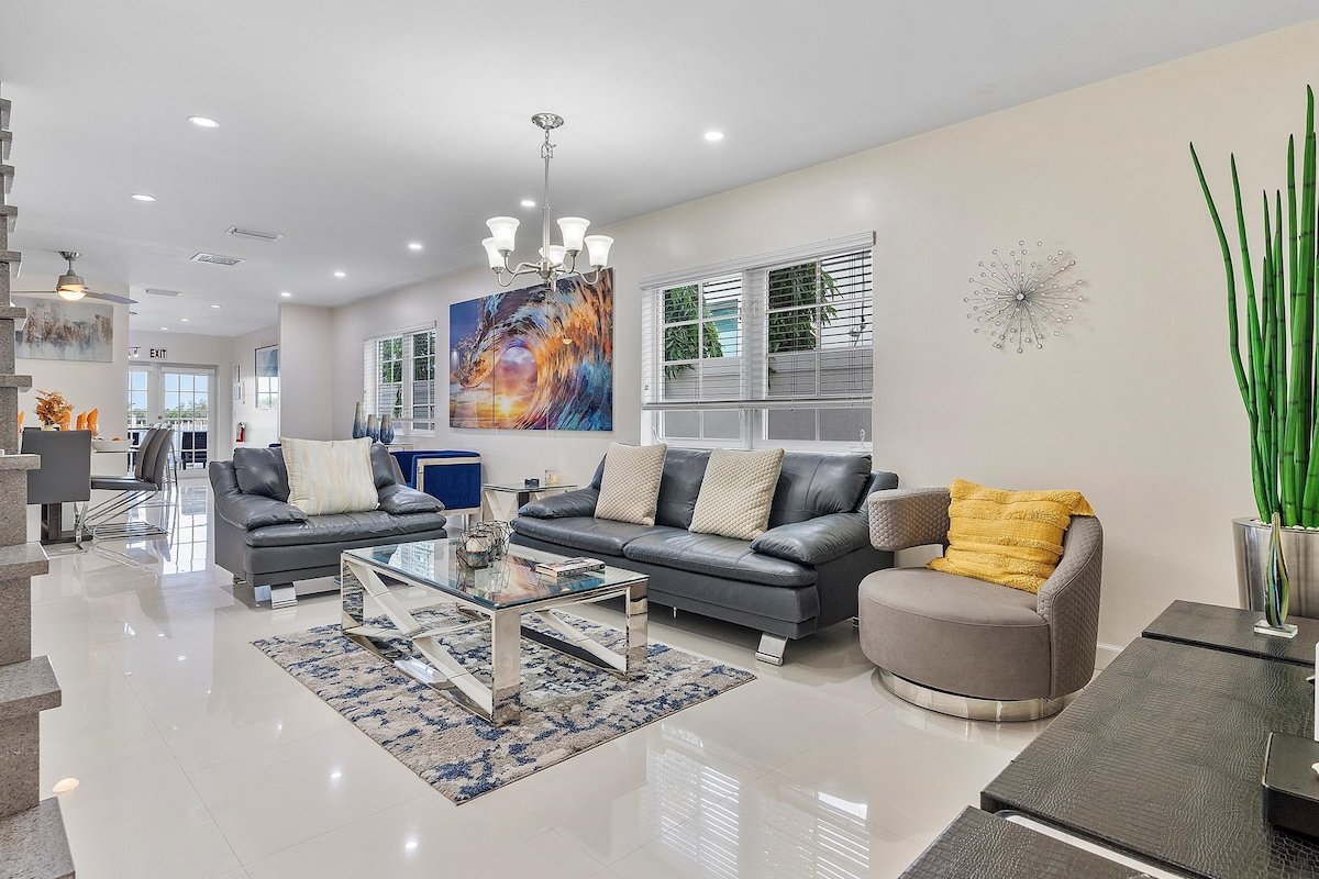 Waterfront 4BR Luxury Hollywood Beach Home & Views gallery image 4