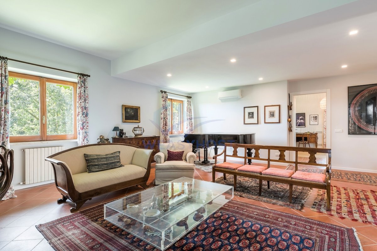 A green gate to Rome gallery image 5