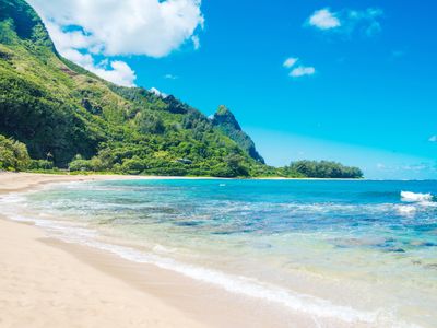 New! Haena A-frame home – next to Tunnels Beach