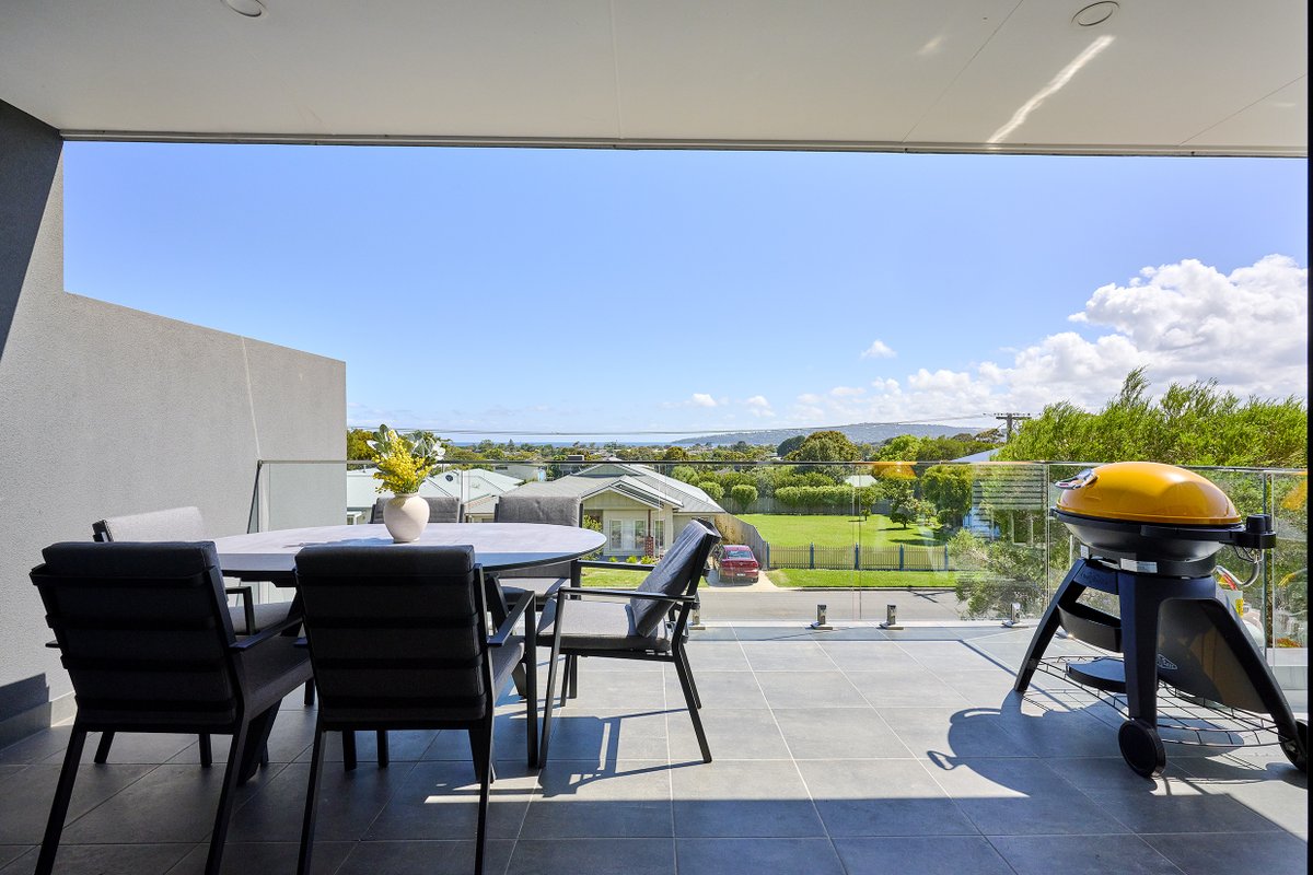 Dromana Delight: New Home with Stunning Bay Views