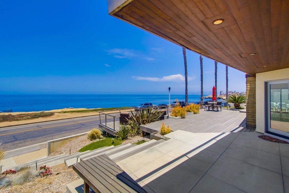 VILLA SUNSET MODERN – Spectacular Oceanfront Home gallery image 2