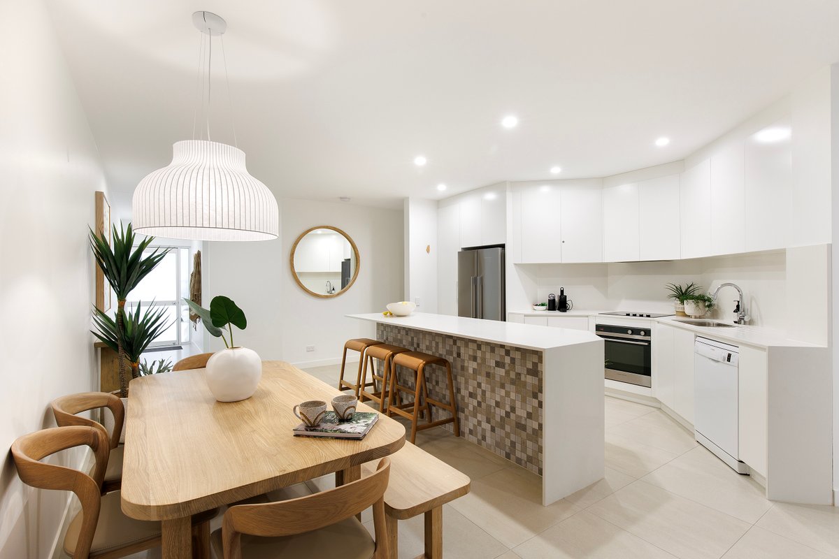 Lush Little Cove, Steps to Hastings St, Main Beach