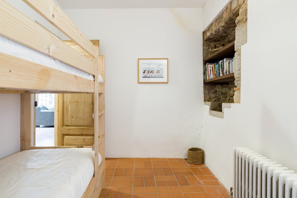 Preciosa masía del siglo XVII con jardín y piscina, recién restaurada. gallery image 4