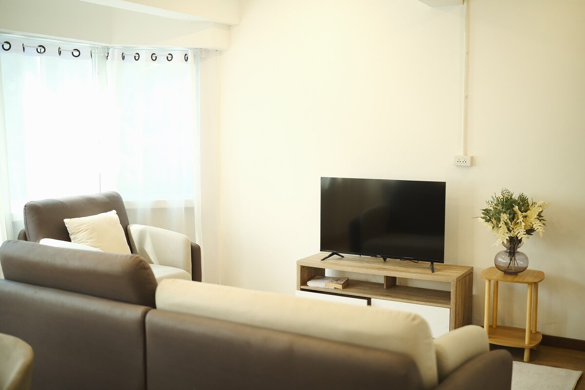 3BR CHINA TOWN,2 mins from MRT train+KING bed size gallery image 5