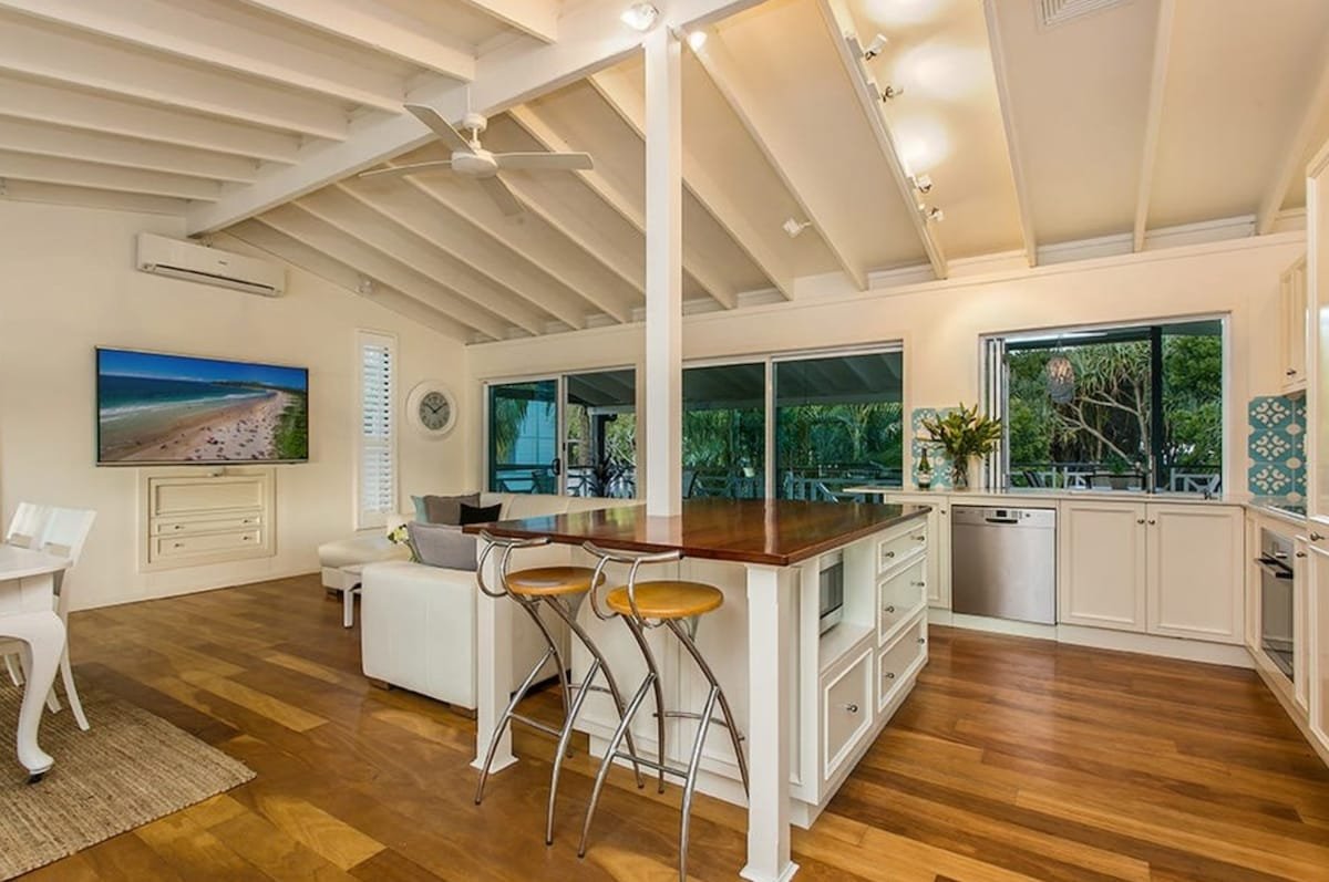 Beachfront Resort-Style Escape gallery image 4