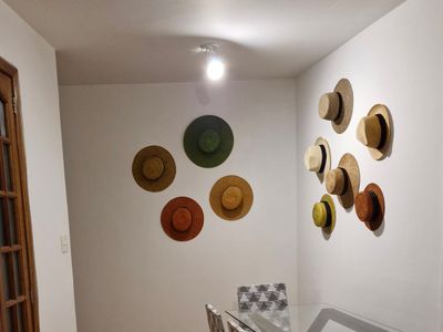 Confortável 2 quartos, sala, banheiro e cozinha.