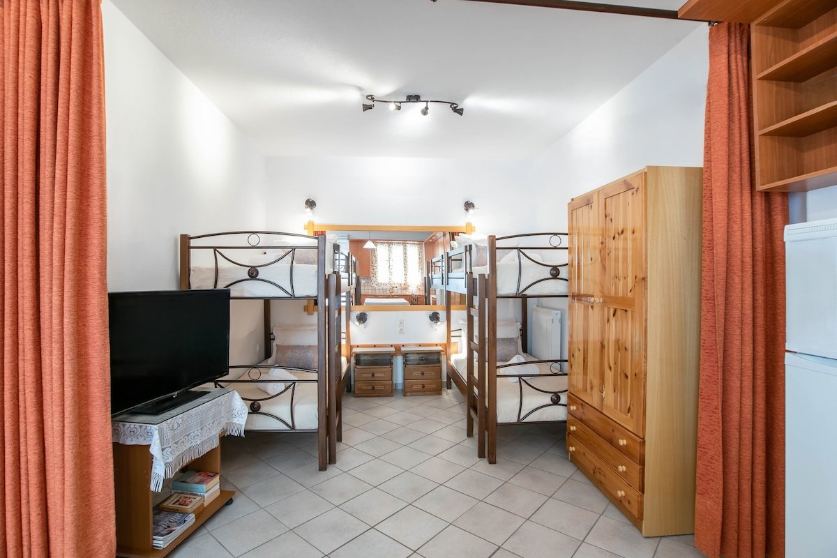 Three Bedroom Apartment (7-9 Adults) First Floor gallery image 3